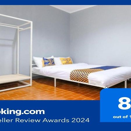 Spot On 2281 Omajo Hotell Semarang Eksteriør bilde