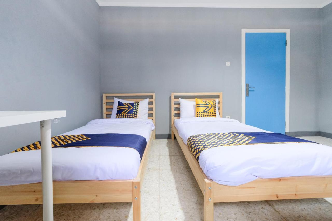 Spot On 2281 Omajo Hotell Semarang Eksteriør bilde